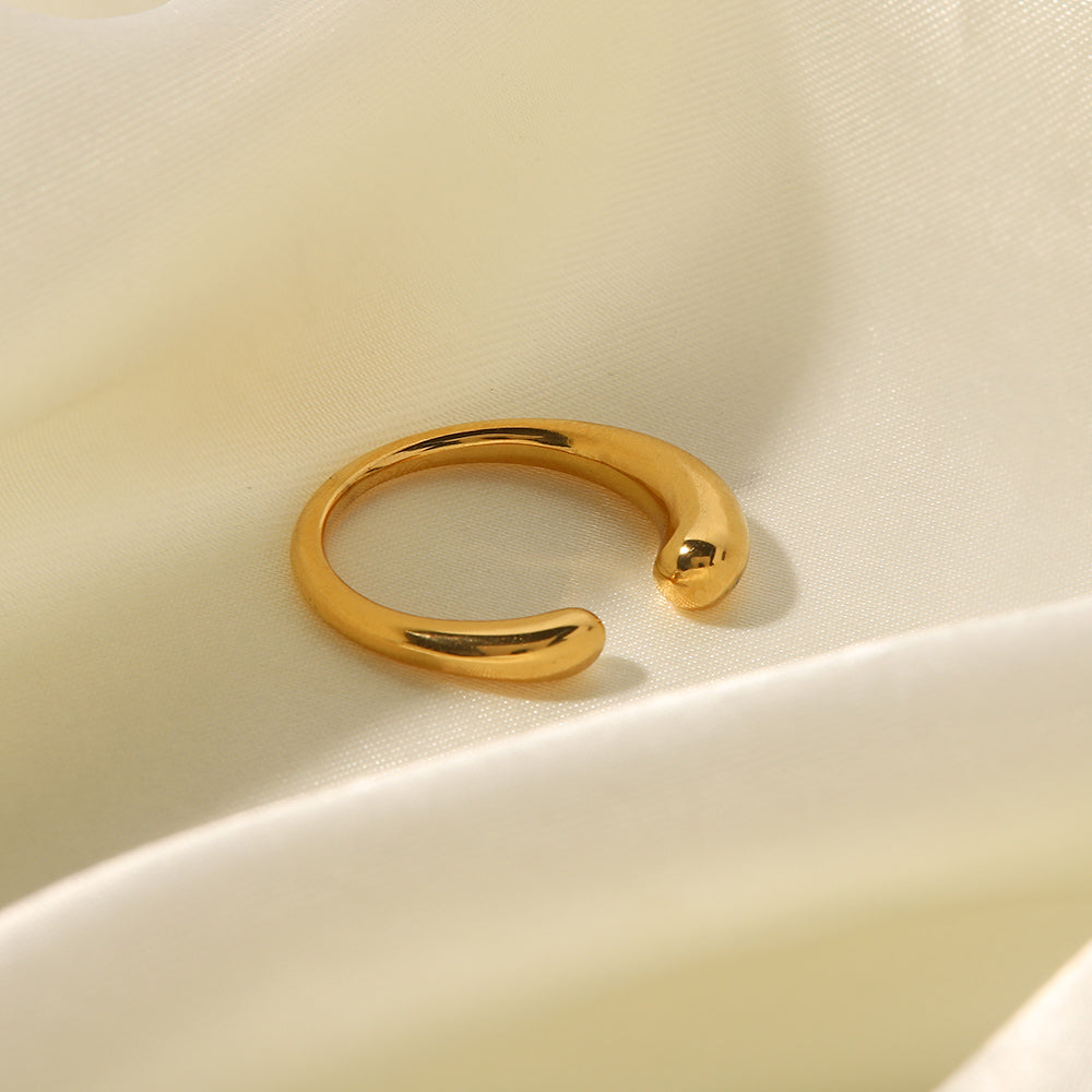 Anel Luzia banhado a ouro 18k