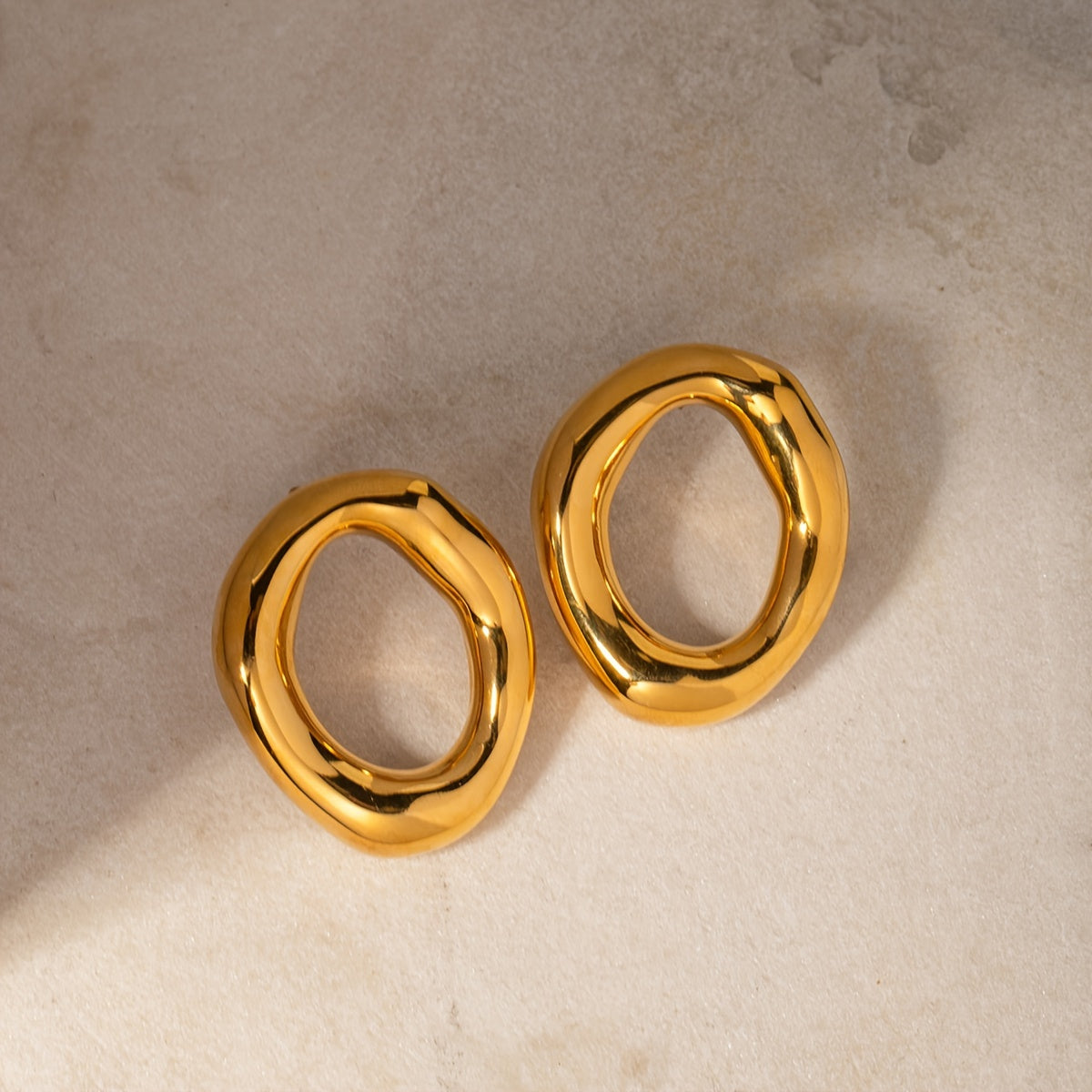 Brincos Valérian banhados a ouro 18k