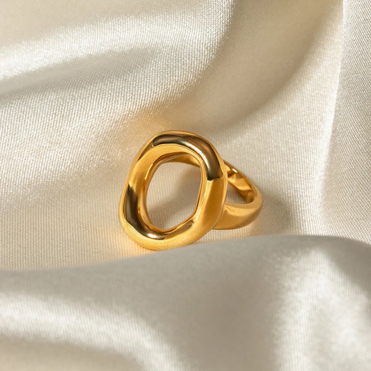 Anel Valérian banhado a ouro 18k